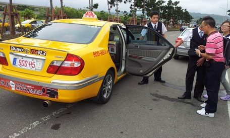 海峽號首航大都會車隊在台北港歡喜迎賓 大都會計程車